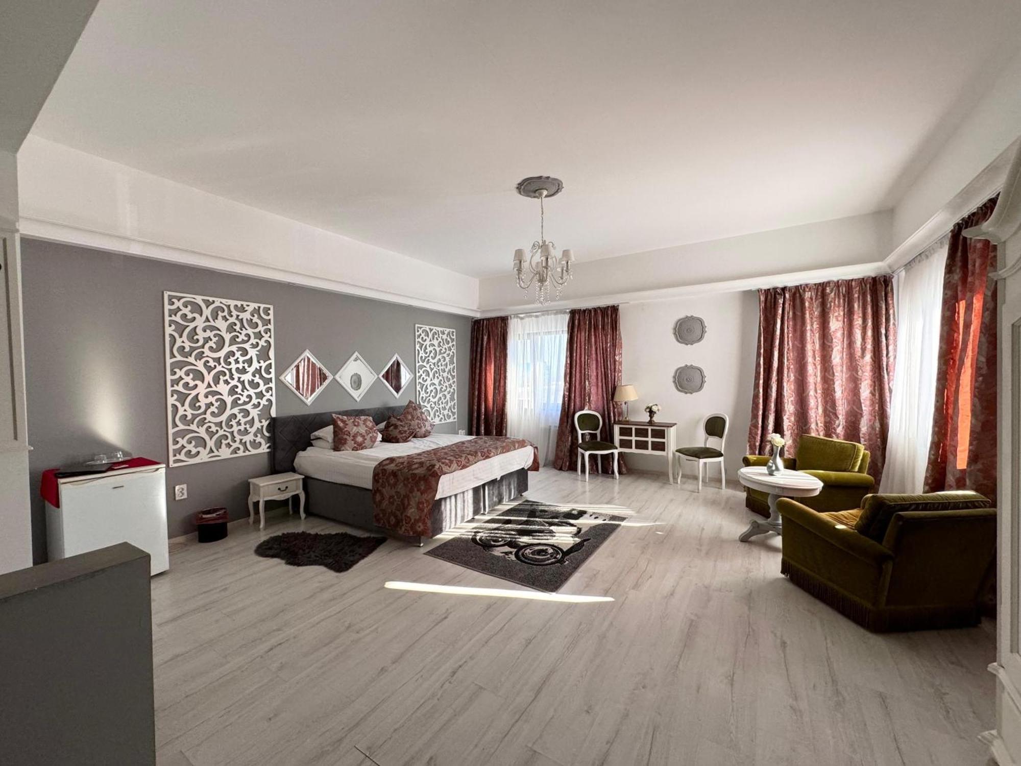 Hotel Helin Aeroport - Craiova Kültér fotó