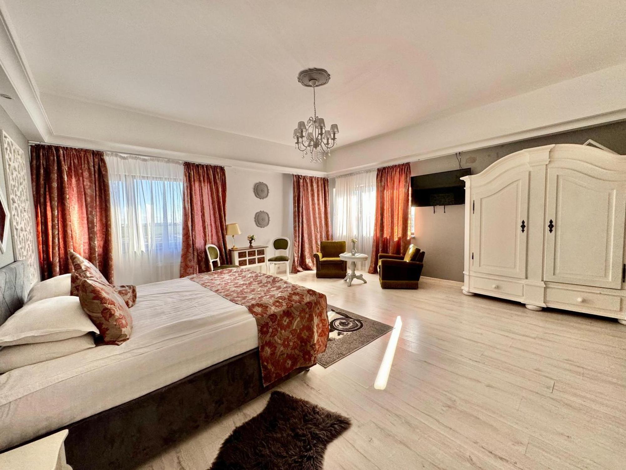 Hotel Helin Aeroport - Craiova Kültér fotó