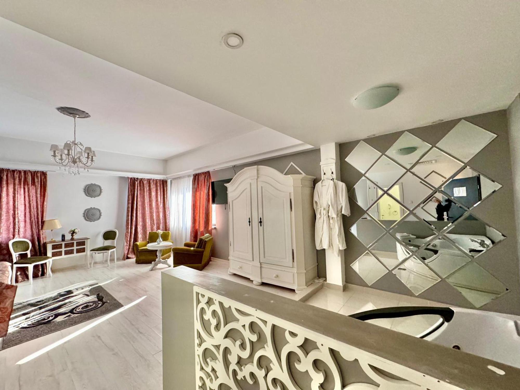 Hotel Helin Aeroport - Craiova Kültér fotó