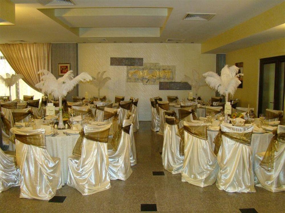 Hotel Helin Aeroport - Craiova Kültér fotó