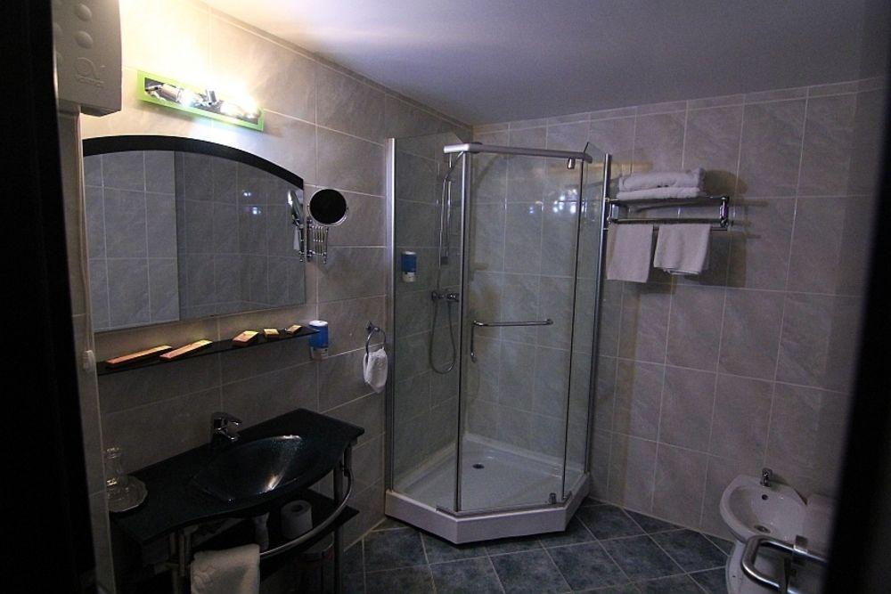 Hotel Helin Aeroport - Craiova Kültér fotó