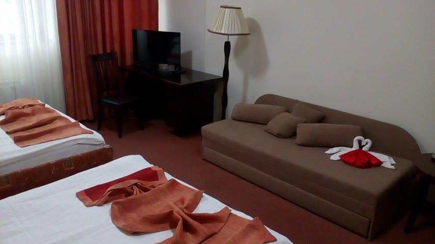 Hotel Helin Aeroport - Craiova Kültér fotó