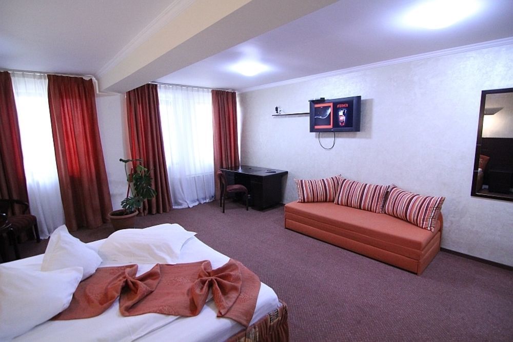Hotel Helin Aeroport - Craiova Kültér fotó