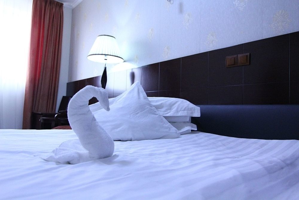 Hotel Helin Aeroport - Craiova Kültér fotó